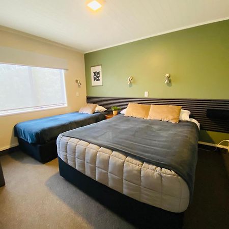 Commodore Motel Dunedin Exteriör bild