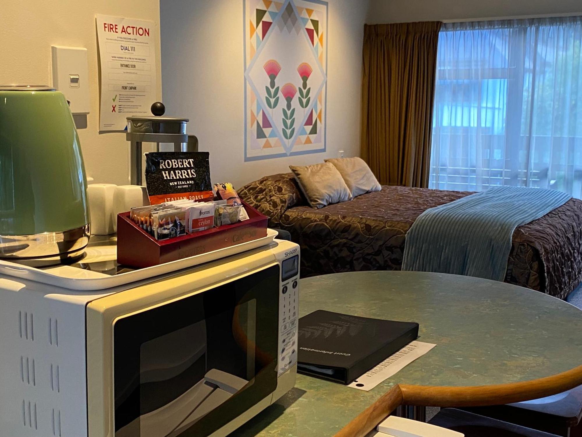 Commodore Motel Dunedin Exteriör bild