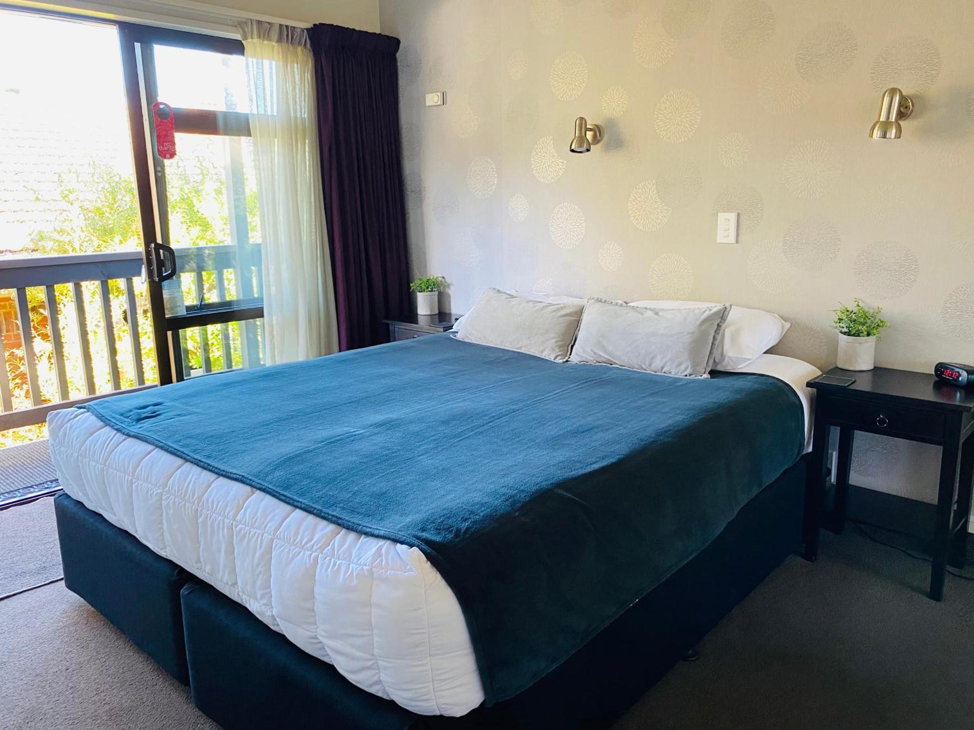 Commodore Motel Dunedin Exteriör bild