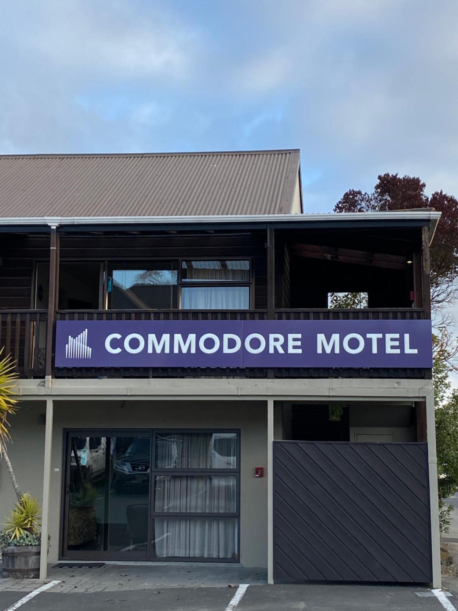 Commodore Motel Dunedin Exteriör bild